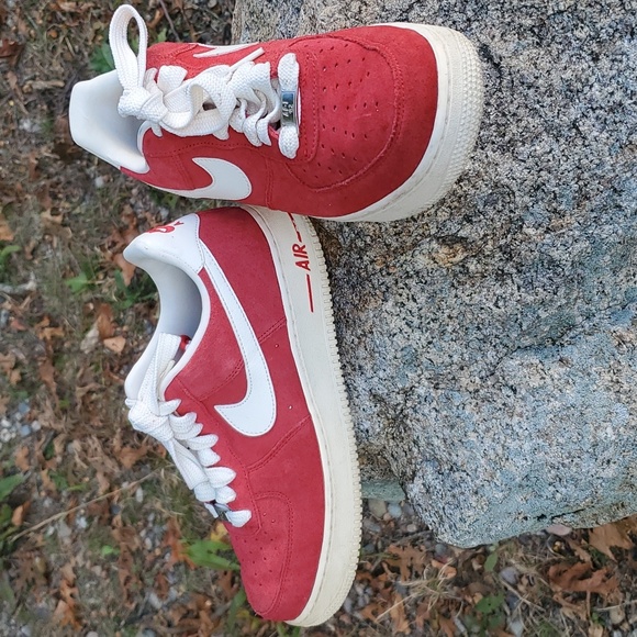 Nike Air Force 1 Suede Sneakers in University Red. Men's Size 8 - Picture 1 of 16